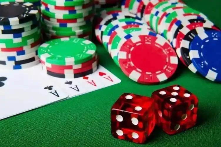 বাংলাদেশে মোবাইলে lucky day ব্রাউজ করার দৃশ্য
